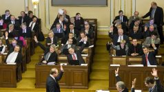 Schůze Poslanecké sněmovny 12. února