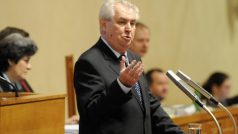 Miloš Zeman při projevu v senátu. 21. 3. 2013