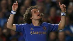 David Luiz oslavuje svou branku v duelu proti Basileji
