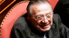 Ve věku 94 let zemřel přední italský politik Giulio Andreotti /na snímku z roku 2006/