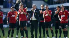 Alex Ferguson a tým Manchesteru United při loučení slavného trenéra