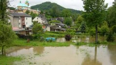 Zahrádky v Horní Polici na Českolipsku zaplavila řeka Ploučnice (pondělí 3. června)