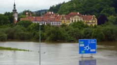 U Zbraslavi se vytvořilo obří jezero, Zbraslavský zámek unikl vodě jen o pár centimetrů