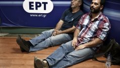 Protestující zaměstnanci spí v budově veřejnoprávní televize ERT