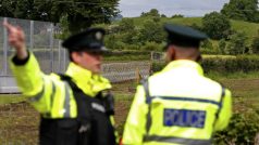 Policisté v severoirském Enniskillen před summitem G8