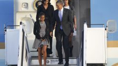 Americký prezident Obama s manželkou Michell a dcerami Saschou a Malií přiletěl do Berlína