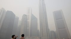 Obyvatele Singapuru dusí smog