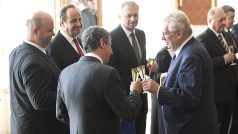 Zeman jmenoval na Pražském hradě novou vládu