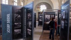 Českokrumlovská synagoga vystavuje fotografie ze začátku 20. století