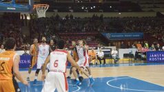 Basketbalisté Nymburka v utkání s Fuenlabradou Madrid