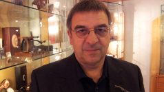 Majitel luxusní trafiky a prodejny dýmek ve vídeňské čtvrti Meidling Klaus Fischer
