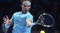 Rafael Nadal během semifinálového utkání Turnaje mistrů s Rogerem Federerem