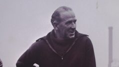 Matt Busby (uprostřed), fotbalový otec nejslavnější generace anglických fotbalistů