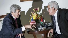 Americký ministr zahraničí John Kerry jednal v Ramalláhu s předsedou palestinské samosprávy Mahmúdem Abbásem