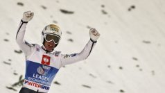 Thomas Diethart se raduje z vítězství v Turné čtyř můstků