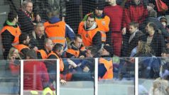 Policisté vyšetřují incident, při kterém členové bezpečnostní agentury zranili fanouška hradeckého klubu