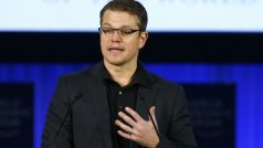 Herec Matt Damon při slavnostním přebírání Crystal Award na ekonomickém fóru v Davosu