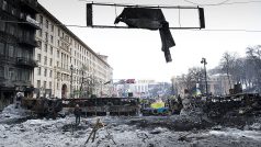 Demonstranti v Kyjevě se opevňují poblíž vlády a připravují protivládní demostraci