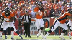 Peyton Manning (uprostřed) je jednou z největších hvězd NFL