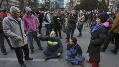 Bosenští demonstranti v ulicích Sarajeva