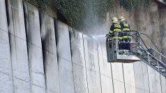 Hasiči likvidovali požár v areálu pražského hlavního nádraží, na místě našli ohořelé tělo
