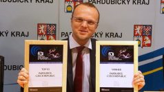 Hejtman Pardubického kraje Martin Netolický převzal certifikát pro investorsky nejperspektivnější region