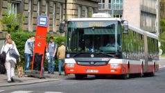 Autobusem denně míří do Suchdola na zemědělskou univerzitu 10 tisíc studentů