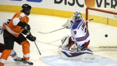 Jakub Voráček tímhle gólem rozhodl o výhře Philadelphie nad New Yorkem Rangers v play off