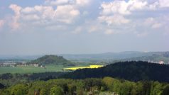 V Janově na Děčínsku otevřeli novou rozhlednu. Nabízí pohled na Pravčickou bránu i Ještěd
