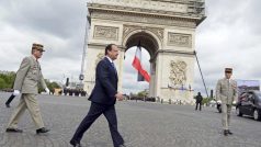 Francouzský prezident Francois Hollande na oslavách konce války v Paříži