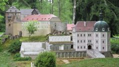 Miniaturní model hradu a zámku Bečov v zahradním muzeu Boheminium
