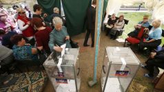 Referendum o nezávislosti v Doněcku přilákalo překvapivě hodně lidí