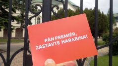 Počet odpůrců Štefana Harabina roste