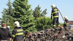 Z domu poškozeného výbuchem a požárem zůstaly jen sutiny