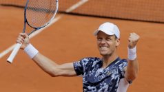 Tomáš Berdych po vítězném utkání ve čtvrtfinále French Open.