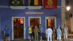 V hotelu Bahiacafé se ubytovali i Belgičani. Majiteli, také Belgičanovi, přivezli trochu vzpomínek na fandění Belgii