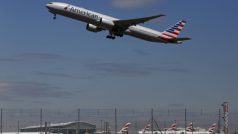 Letadlo společnosti American Airlines odlétá z londýnského letiště Heathrow (ilustrační foto)