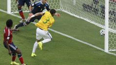 Thiago Silva byl před brankou úplně sám a rozhodl o postupu Brazílie