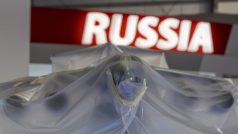 Model ruského letounu Antonov na leteckém veletrhu v britském Farnborough. Ruská delegace bude letos chudší, část lidí nedostala od Britů víza kvůli ruskému postoji k Ukrajině