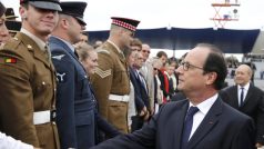 Francouzi připomněli začátek první světové války. Paříží pochodovaly tisíce vojáků