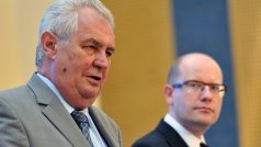 Prezident Miloš Zeman (vlevo) Bohuslav Sobotka (vpravo), Úřad vlády