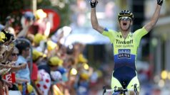 Australský cyklista Michael Rogers slaví v cíli 16. etapy své premiérové vítězství na Tour de France