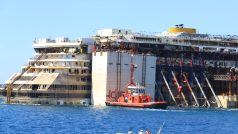 Costa Concordia v přístavu Janov