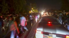 Policie během čtvrté noci nepokojů v St. Louis zatkla desítky lidí