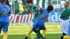 Fotbal stále patří mezi nejoblíbenější dětské sporty