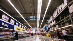Hypermarket v Moskvě, většina Rusů podporuje podle průzkumu zákaz dovozu západních potravin