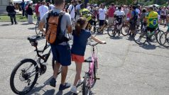 Diváků v cíli poslední etapy největšího cyklistického silničního závodu v Latinské Americe nebylo mnoho. S Leandrem a dcerou Marií Paulou možná přes stovku