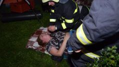 Hasiči nacvičovali v Cholticích u Pardubic zásah při požáru hudebního klubu