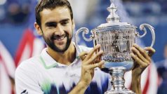 Marin Čilič s trofejí pro vítěze US Open
