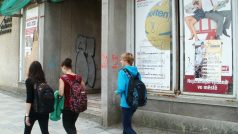 Žďár nad Sázavou se loučí s někdejší chloubou náměstí – hotelem Bílý lev